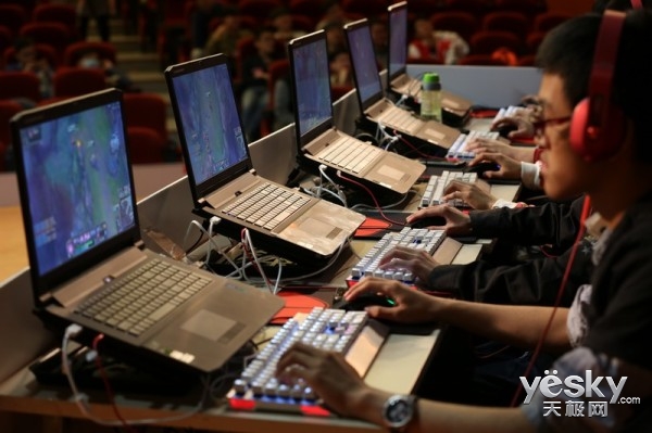 決戰(zhàn)紫禁雷神杯校園電競(jìng)賽 八進(jìn)四賽程