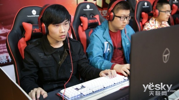 決戰(zhàn)紫禁雷神杯校園電競(jìng)賽 八進(jìn)四賽程