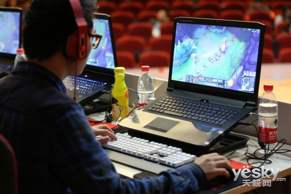 決戰(zhàn)紫禁之巔 雷神杯校園電競賽王者對決