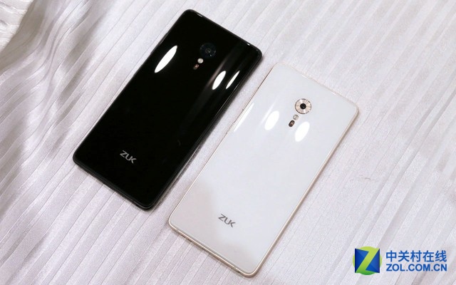 這款產品是全球第一個100%激發高通驍龍820芯片性能的旗艦手機，也是全球首個集成十大專業傳感器、擁有真3D玻璃機身等多項業內頂尖技術的旗艦手機。