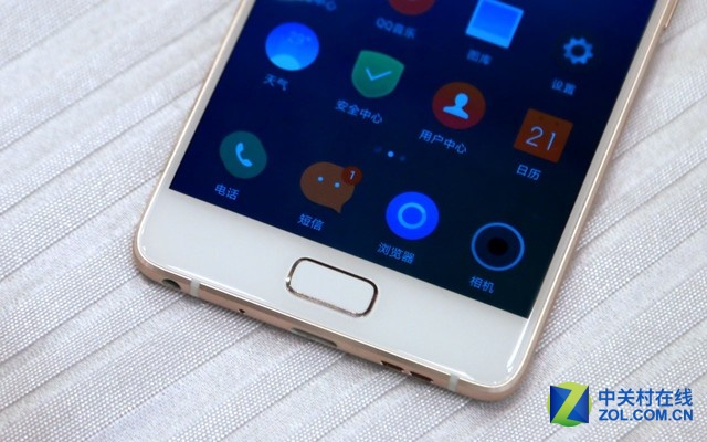 ZUK本次也將U-Touch功能進行了優化升級，推出U-Touch 2.0，提供隨心定義按鍵手勢功能。Z2 Pro指紋解鎖僅需0.1秒，同時也是首款支持濕手指紋解鎖的手機。