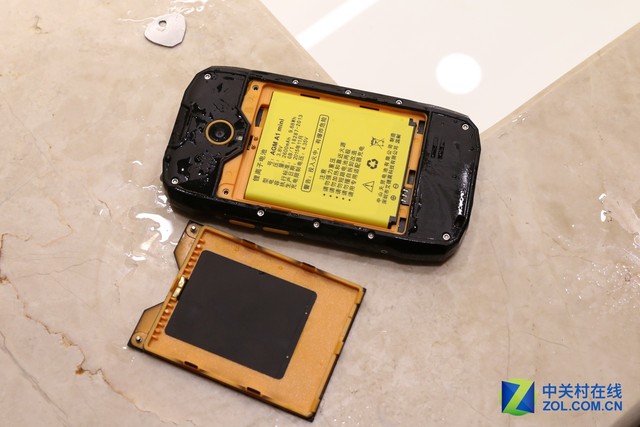 定義都市輕旅行 AGM Rio三防手機評測(待審核)