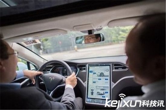 特斯拉 Model S 首次中國亮相  新店建在太古里？