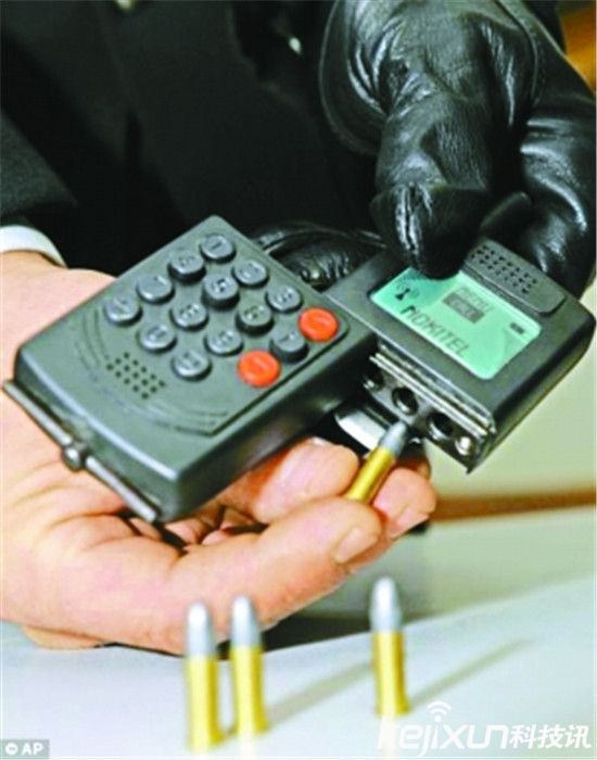 美帝喪心病狂推出智能手機手槍：再也不怕恐怖襲擊！‘