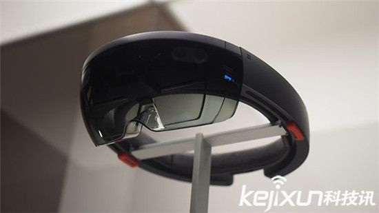 用微軟HoloLens玩Xbox One 效果太震撼