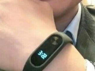 小米手環(huán)二代實(shí)物大曝光：真的有LED顯示屏