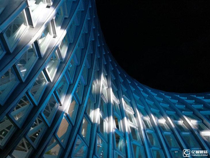 華為榮耀V8評測:極致科技集大成者 內(nèi)斗華為P9?