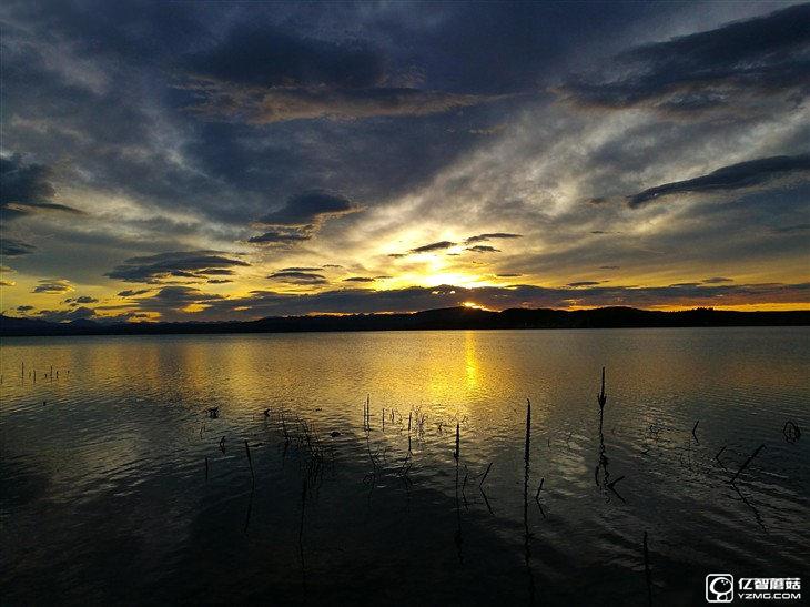 華為榮耀V8評測:極致科技集大成者 內(nèi)斗華為P9?