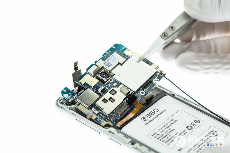 360手機F4做工如何?360手機F4拆機圖解評測