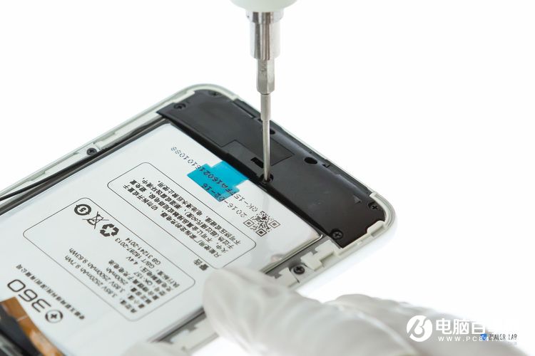 360手機F4做工如何?360手機F4拆機圖解評測