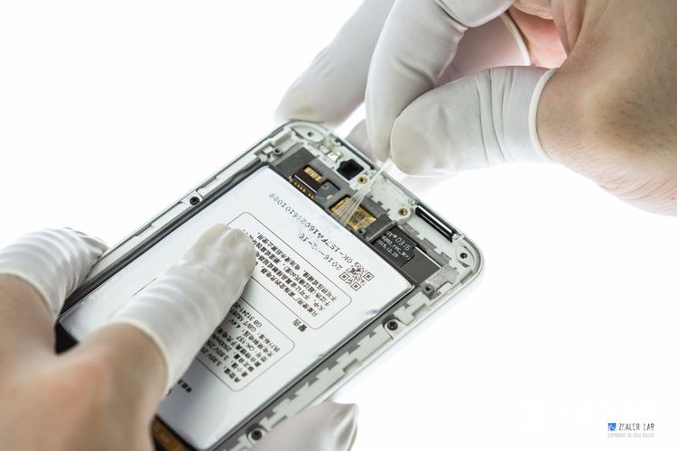 360手機F4做工如何?360手機F4拆機圖解評測