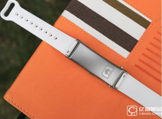 玩轉腕上時尚 3D曲面屏華為手環B3評測