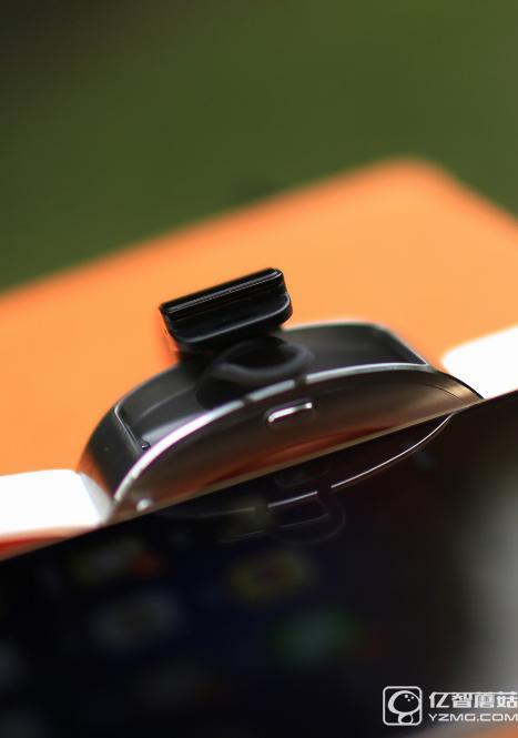 玩轉腕上時尚 3D曲面屏華為手環B3評測