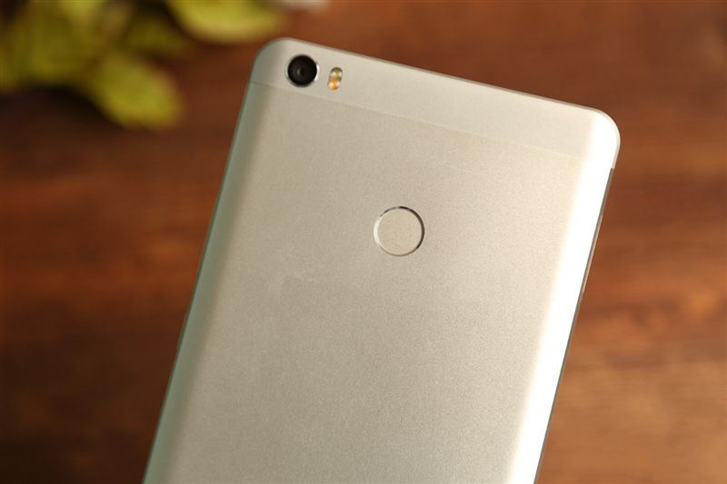 6.44寸黃金大屏！小米Max深度評測：續航驚人