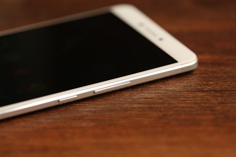 6.44寸黃金大屏!小米Max深度評測:續(xù)航驚人