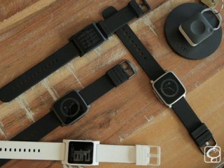 Pebble智能手表可追蹤心率  智能紐扣內(nèi)置GPS