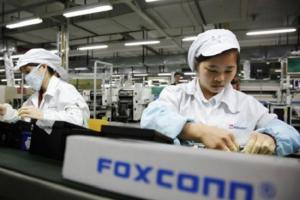 富士康機器人取代人工 昆山廠員工從11萬減少到5萬