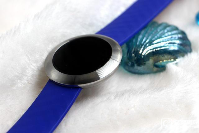 榮耀手環zero青春版上手評測 這個夏天戴著它上山下海