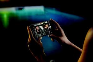 全球智能手機(jī)市場(chǎng)銷量慘淡 下半年或?qū)⒒嘏?></a>
		<h3><a href=