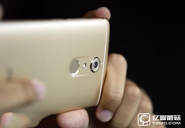 中興AXON天機7評測:進步的不只有型號