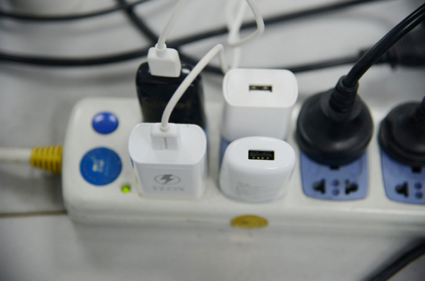 電流智能分配是噱頭？公牛插座“智商”大測試