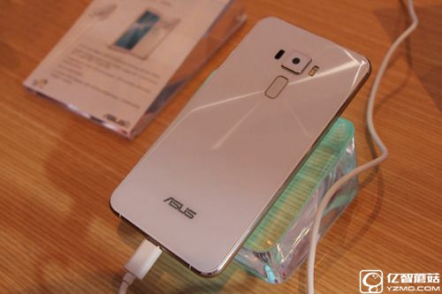 華碩Zenfone 3和Deluxe/Ultra有什么區別？對比哪個好？