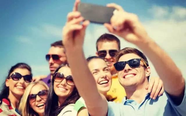 光輝與<a href=/tags/667-0.html target=_blank class=infotextkey><a href=/tags/667-0.html target=_blank class=infotextkey>榮耀</a></a>到達(dá)頂點 微信正在慢慢死去?