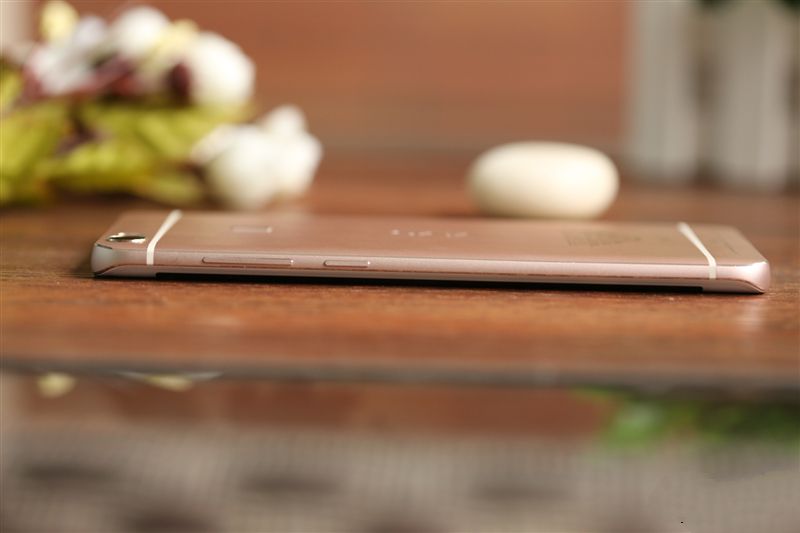 6G內存+驍龍820+雙曲面屏!vivo Xplay5旗艦版評測