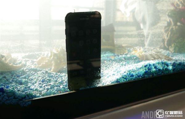 三星S7 Active上手實拍:軍規三防、貴了600元