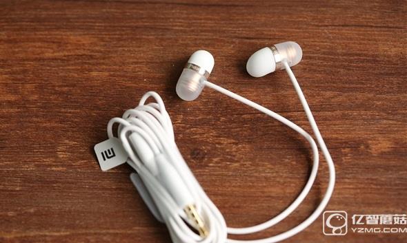69元!小米膠囊耳機開箱圖賞:柔若無物