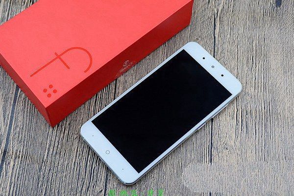 360手機(jī)F4和中興Blade A2哪個好看 外觀對比