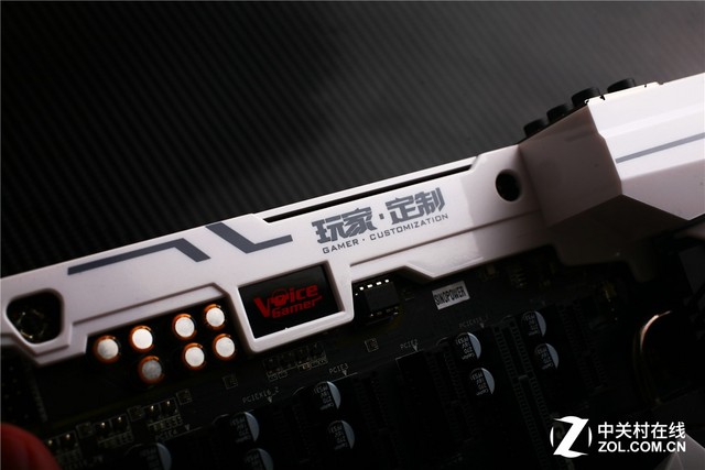 碳纖維質(zhì)感圖賞 iGameZ170烈焰戰(zhàn)神X