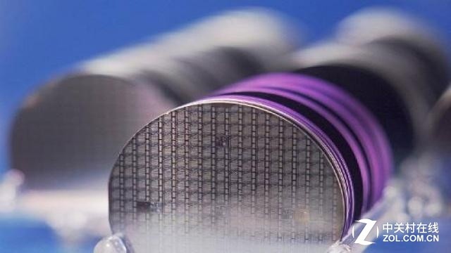 Intel改變戰略模式 摩爾定律即將終結?