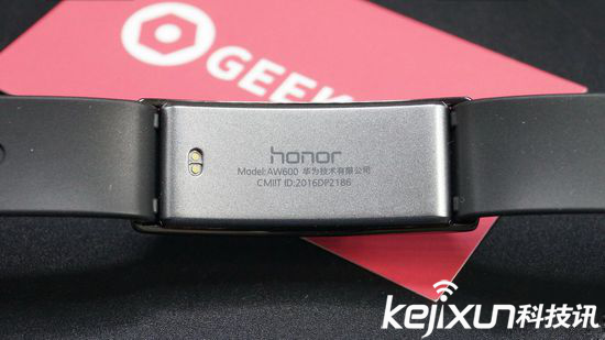 華為榮耀暢玩手環(huán)A1揭秘: 果然不是蓋的