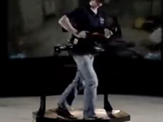 VR跑步機(jī)現(xiàn)場(chǎng)體驗(yàn)：虛擬現(xiàn)實(shí)頭盔最佳拍檔