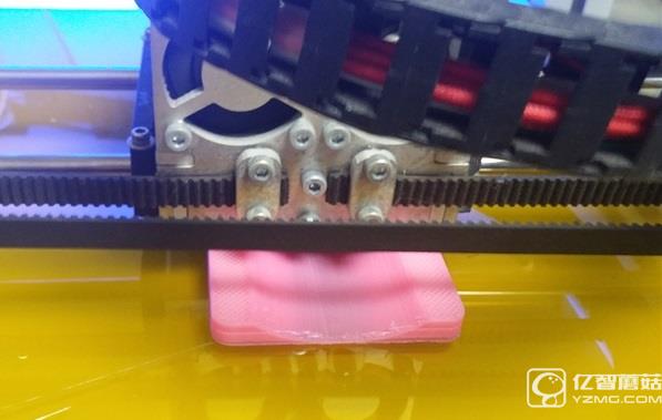 性感爆乳中國女極客SexyCyborg曬新發明:可穿戴無人機