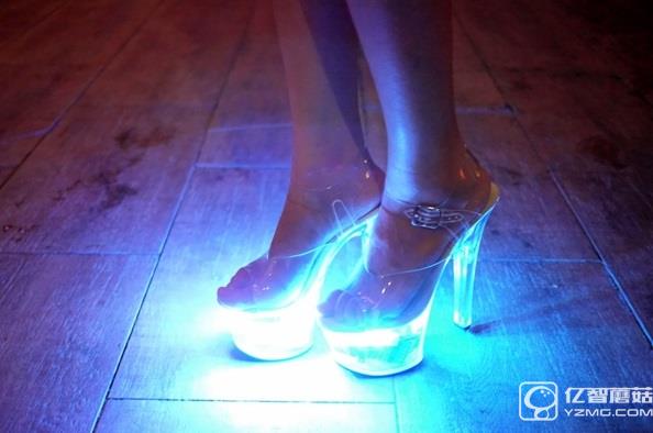 最性感爆乳中國女極客走紅:私照火辣閃瞎眼