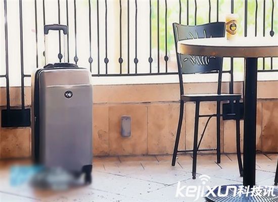 這款拉桿箱給力:自動爬樓梯功能!