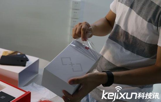 一加3手機已發布 但一加VR頭盔又來了開箱圖賞