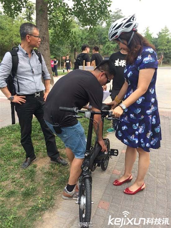小米智能自行車實(shí)拍 小米自行車到底有多大?