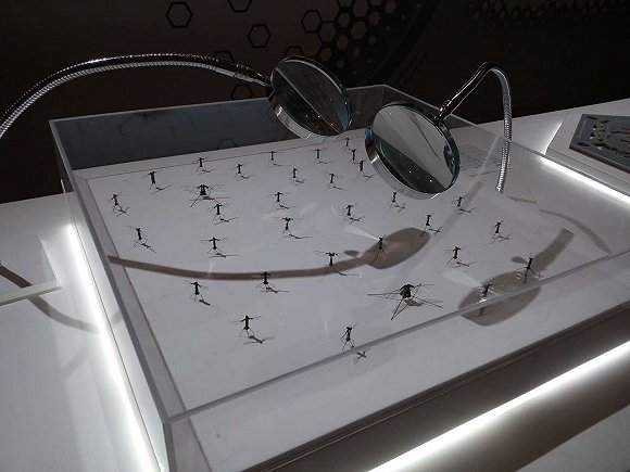 達沃斯探索區(qū)展示了多款機器人