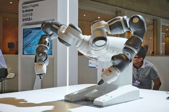 ABB公司研發(fā)的協(xié)作機器人Yumi