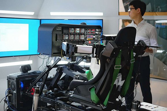 韓國科學技術院(KAIST)無人系統(tǒng)研究小組研發(fā)的人形機器人PiBot