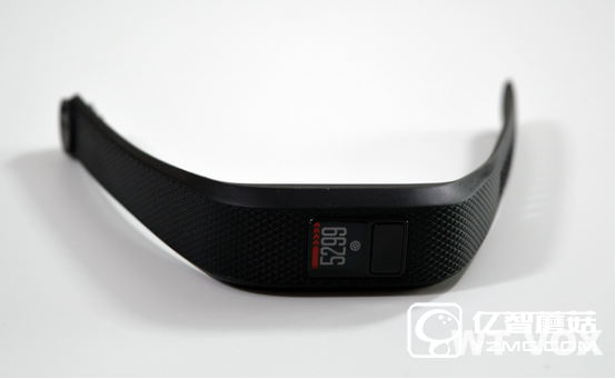 佳明Vivofit 3：一款體面的運(yùn)動(dòng)手環(huán)