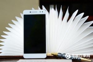 TCL手機TCL 750正式發布 售價1993元