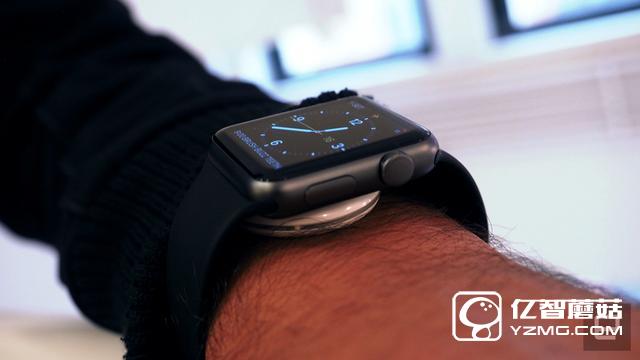 有了這能充電的衣服 媽媽再也不擔(dān)心我手機(jī)沒電了