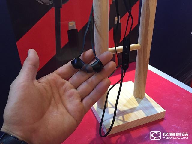 先鋒發(fā)Lightning降噪耳機 新iPhone接口確認(rèn)!