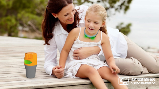 擔心孩子在泳池中玩耍不安全？試試這個項圈