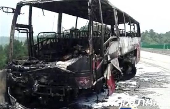 大巴起火致30人遇難 智能大巴車(chē)或許成未來(lái)首選