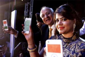 印度4美元智能手機這么便宜 到底怎么賺錢？